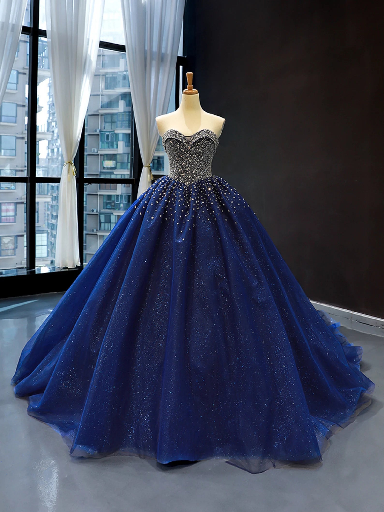 2025 Crystals Sequined Navy Blue Quince Dresses Ball Gown Wedding Dresses